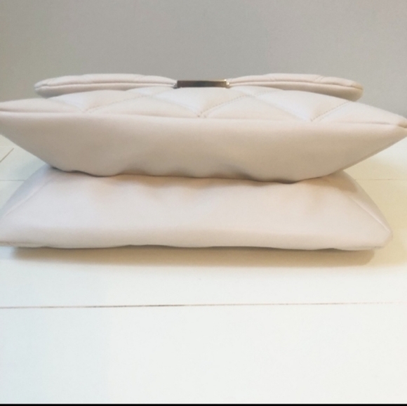 ✨️H&M WHITE QUILTED CROSSBODY FLAP BAG ✨️WHITE WITH SILVER ✨️ LIKE NEW - Picture 5 of 9